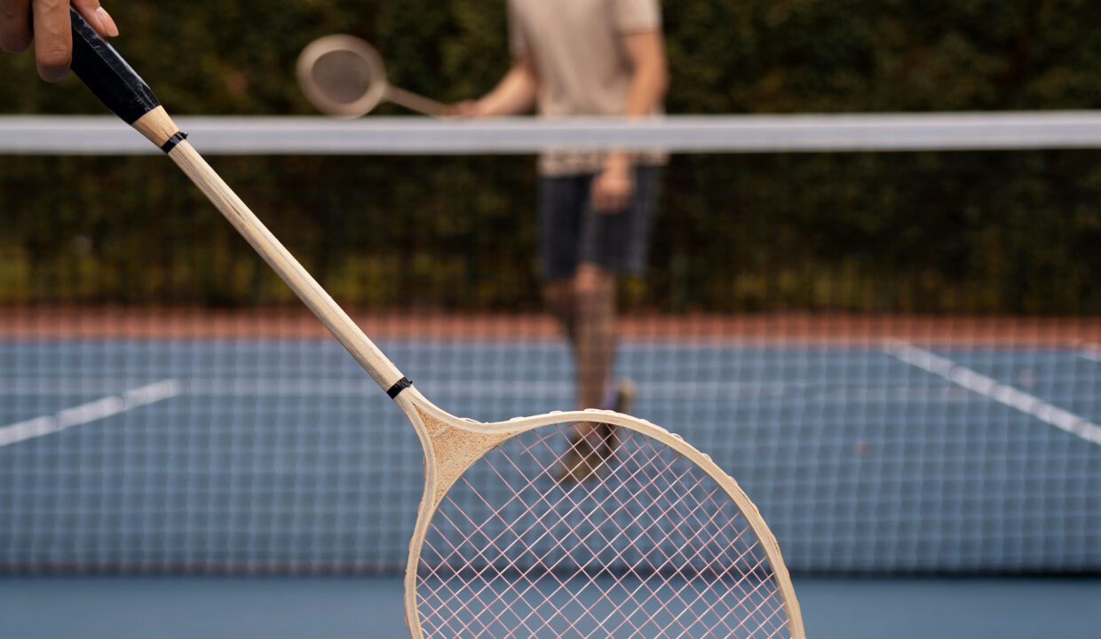 full-shot-blurry-man-playing-badminton